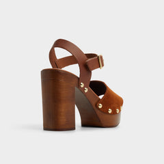 Aldo Niloria in Tan - Tan