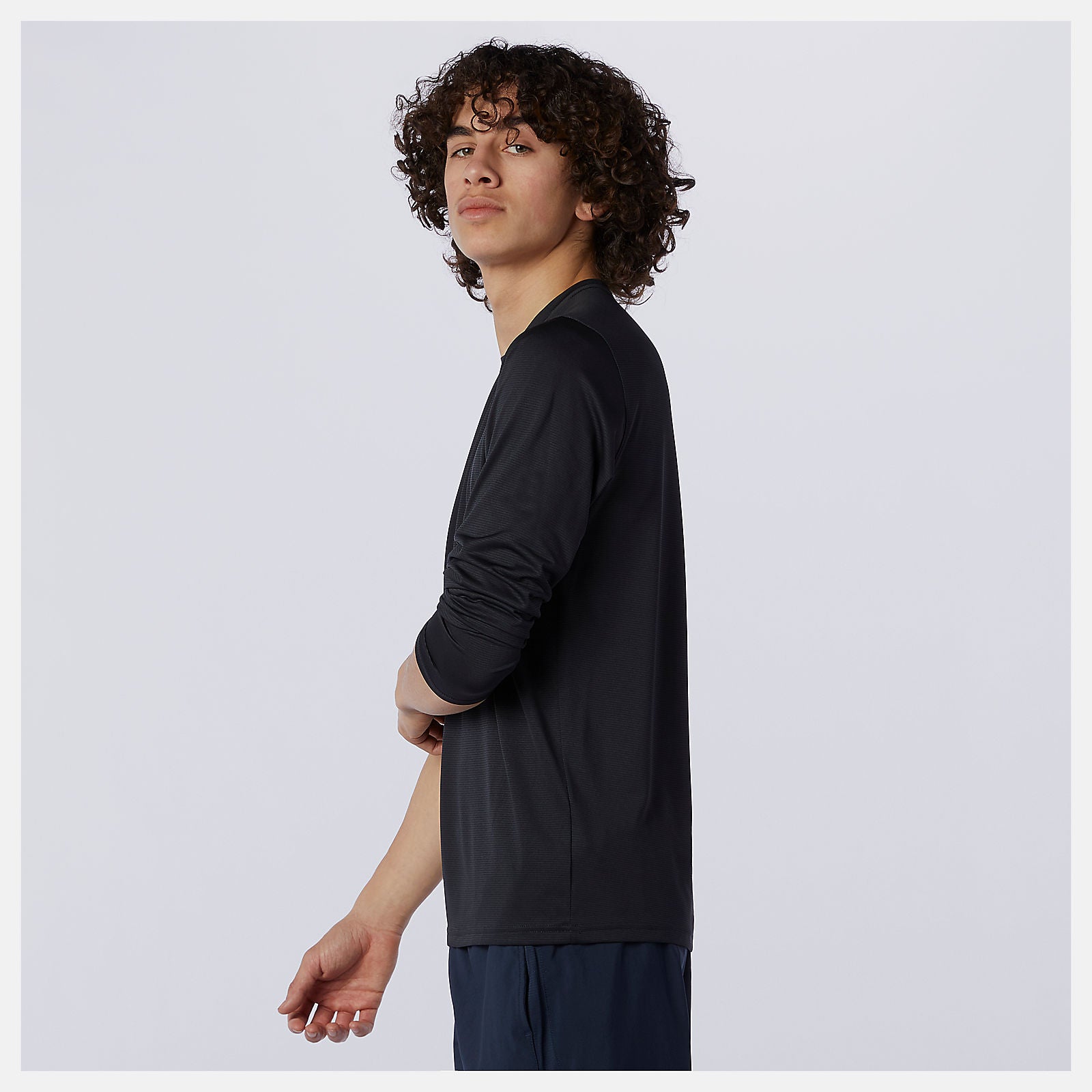 Black Accelerate Long Sleeve / New Balance Men