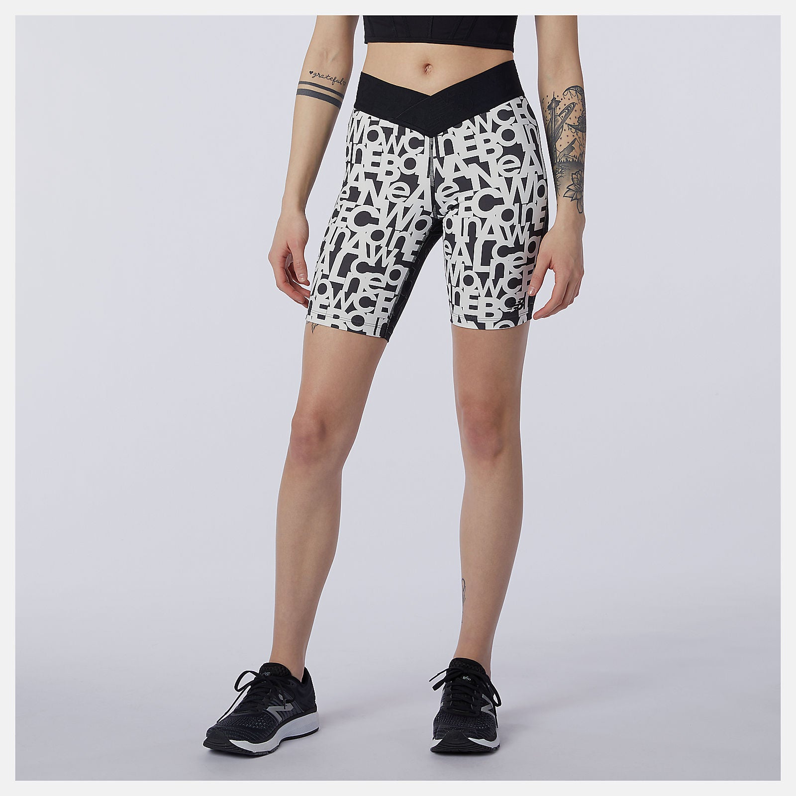 Black/White Relentless Printed Fitted Short / New Balance Women